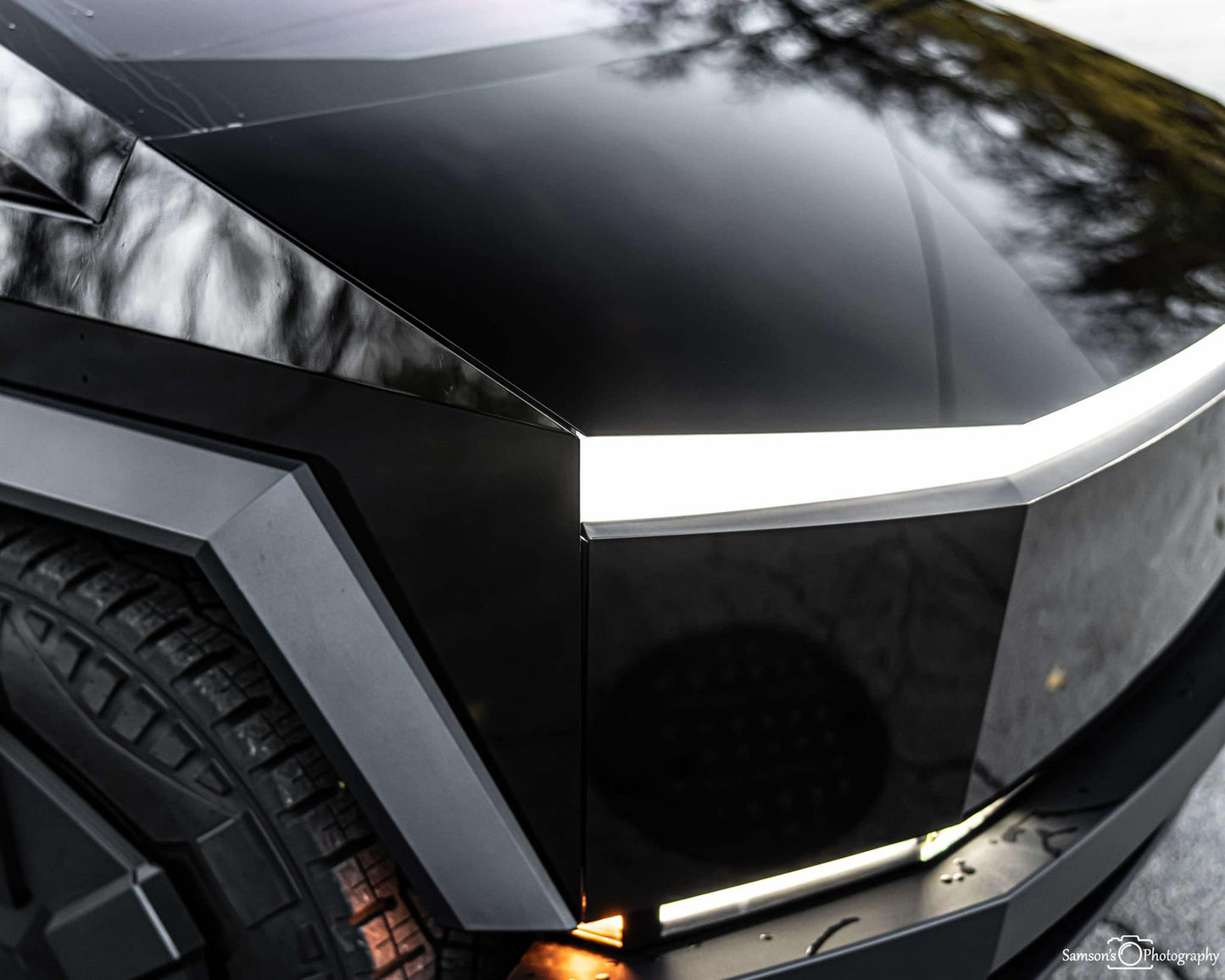 THE CYBER BEAM Light Bar